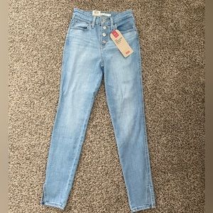Levi’s- BRAND NEW